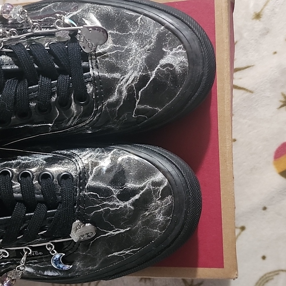 Vans Size 8 - Picture 4 of 4